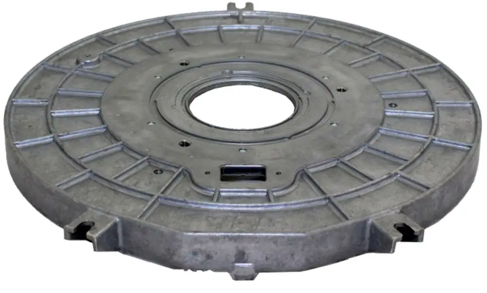 Brennkammerdeckel aus Metall für Heizgeräte der Marke Wolf, mit runder Form und mittigem Ausschnitt zur Montage.